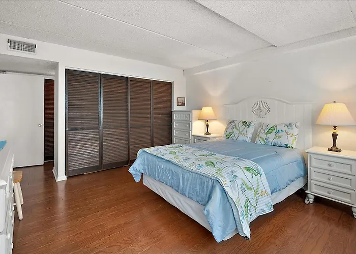 2 Bedroom Ocean Front With Outdoor Pool!