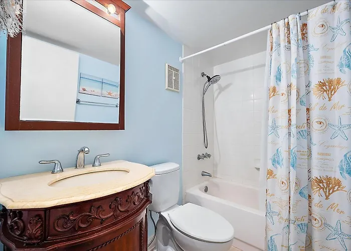 Hébergement de vacances Atlantis-2 Bedroom Ocean Front With Outdoor Pool!