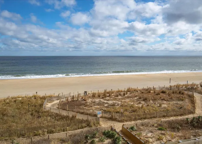 Atlantis-2 Bedroom Ocean Front With Outdoor Pool!