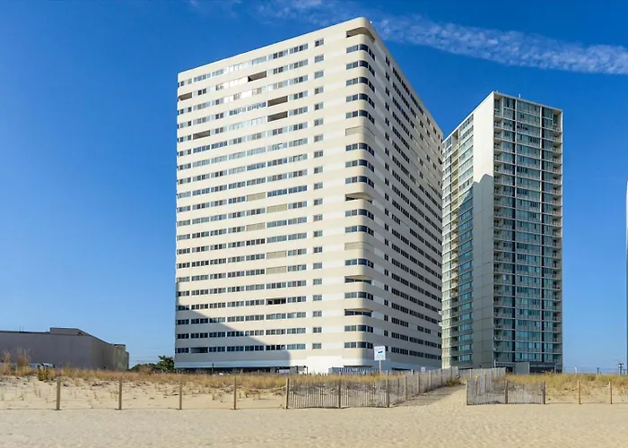 2 Bedroom Ocean Front With Outdoor Pool! *